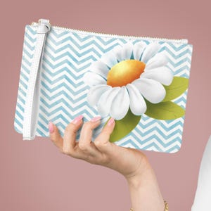 Daisy Wristlet Clutch: Floral Evening Purse, Saffiano Finish
