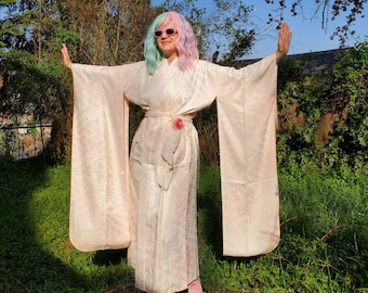 Luxury Silk Kimono Robe - Vintage Furisode Juban- Pale Pink- Chevron & Flowers Weave- 1990s y2k Boho Loungewear- Great Condition