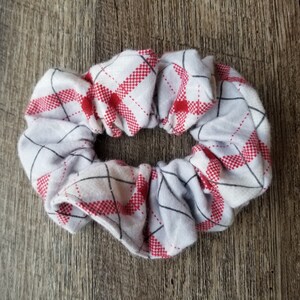 Hair Scrunchie, red plaid scrunchie, flannel plaid scrunchie, red gray white plaid, hair scrunchy, Christmas hair scrunchie, hair accessory