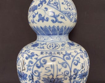 Ming Dynasty Zhengde Year Blue and White Porcelain Bottle Vase