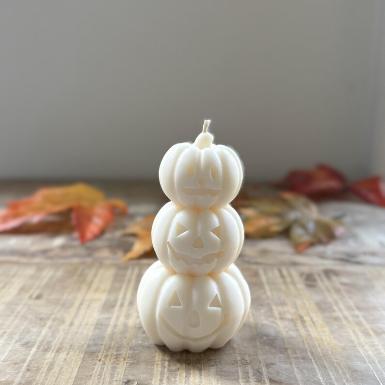 Chandelle citrouille Jack-o'-Lantern : cire de soja coulée à la main, décoration d'automne image 3