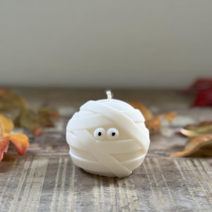 Bougie momie faite main : décoration effrayante en cire de soja d'Halloween