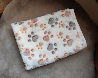 Simpatica coperta calda in pile per cuccioli di cane, gatto e animale domestico con motivo a impronte di zampe