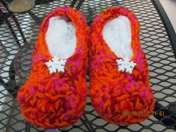 womens slippers size 3