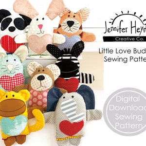 Könnte beinhalten: Ein digitales Nähmuster zum Erstellen von Plüschtieren. Das Muster enthält Anleitungen zum Nähen einer Vielzahl von Tieren, darunter ein Panda, ein Kaninchen, ein Tiger, ein Zebra, eine Maus, ein Bär, ein Affe und ein Elefant. Das Muster ist als digitaler Download verfügbar.