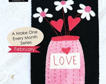 Valentine’s Vase in Wool- A Make One Every Month Pattern (February)