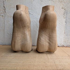 Set van 2 sculpturale meubelpoten, links en rechts afbeelding 4