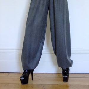 Pantalon en caoutchouc noir - Pantalons, joggings, bas de jogging. Mélange de latex ample pour hommes. Jeu de rôle en boîte de nuit.  Unisexe. 3 tailles (S/M, l/xl, xxl/xxxl)
