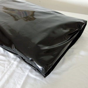 Federa per cuscino in PVC nero lucido Custodia per biancheria da letto in plastica vinilica lucida Gioco di ruolo Federa per letto fantasy Materiale impermeabile. Non elasticizzato.