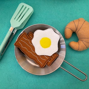 Pretend Play Egg Carton With Eggs, cracking Egg play image 3