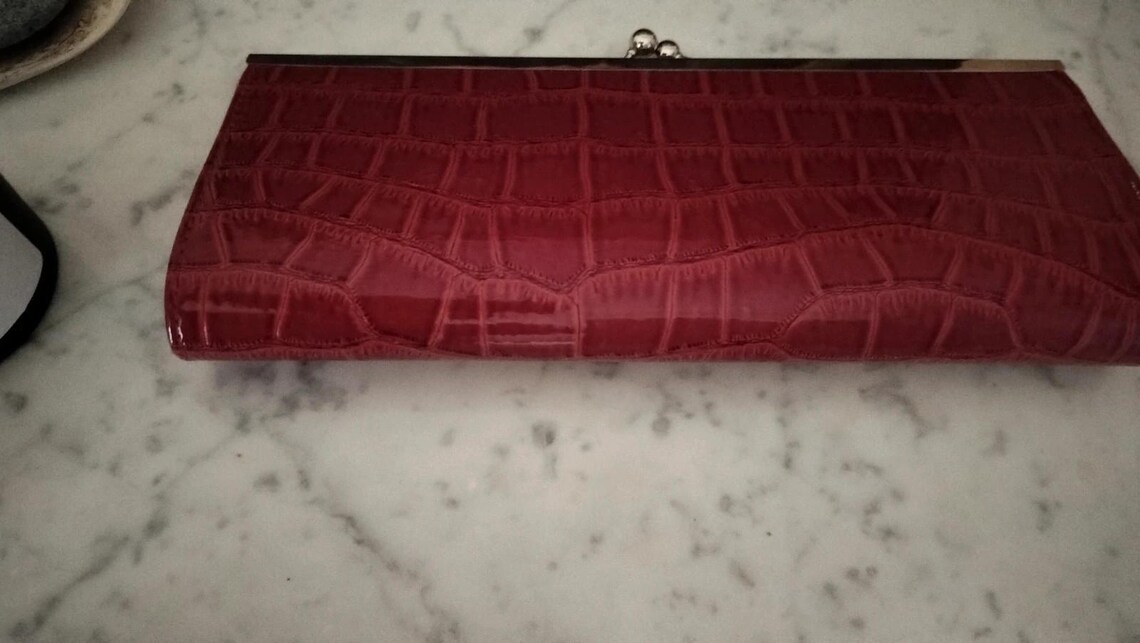 Vintage clutch burgundy patent handbag. New without tags, foto 3 di 4