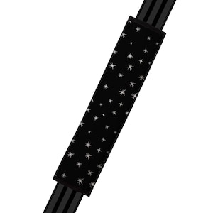 Copri cintura di sicurezza // AUTO PAD // Accessori auto // imbottitura per cintura di sicurezza - Simply Stars - cintura di sicurezza con motivo celeste nello spazio esterno bianco nero