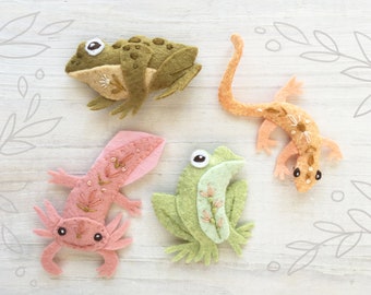 Amphibians felt animals sewing pattern PDF for Plush toys, frog, toad, axolotl, salamander