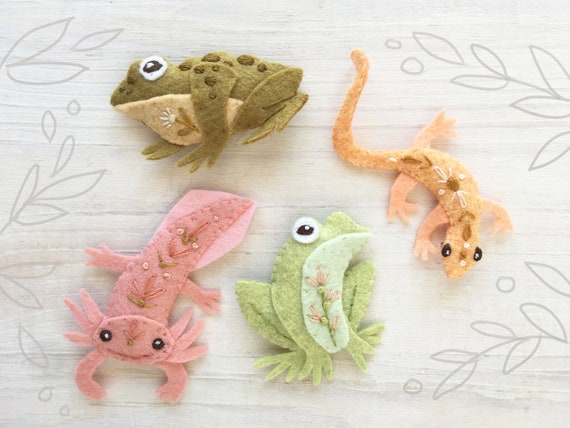 Amphibians felt animals sewing pattern PDF for Plush toys, frog, toad, axolotl, salamander