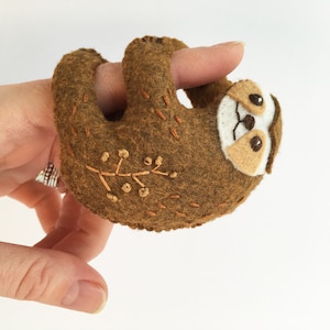 Doigt paresseux peluche feutre animaux Patron de couture, jouet en feutre, téléchargement PDF, fichier SVG
