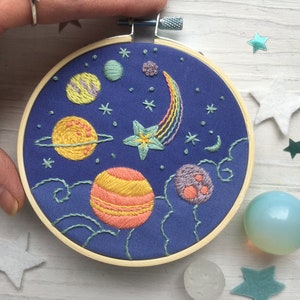 Planets and Stars Hand Embroidery 4 inch printed fabric Stitch Sampler, cosmic rainbow solar system, perfect for beginners zdjęcie 6