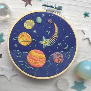 Planets and Stars Hand Embroidery 4 inch printed fabric Stitch Sampler, cosmic rainbow solar system, perfect for beginners zdjęcie 5