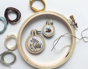 Mini Embroidery Hoop Charms Kit, Bunny and Bee Beginner Hand Embroidery Art for Embroidered Pendant or needle minder
