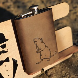 Rått-talismanpresent, Råttläder-anpassad höftkolv i stål 9 oz, Muspresent, Personlig muspresent, Bröllopspresent