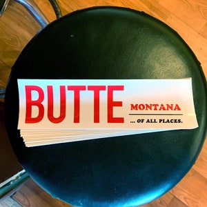 Butte, Montana... De todos los lugares Pegatina de vinilo para parachoques imagen 1