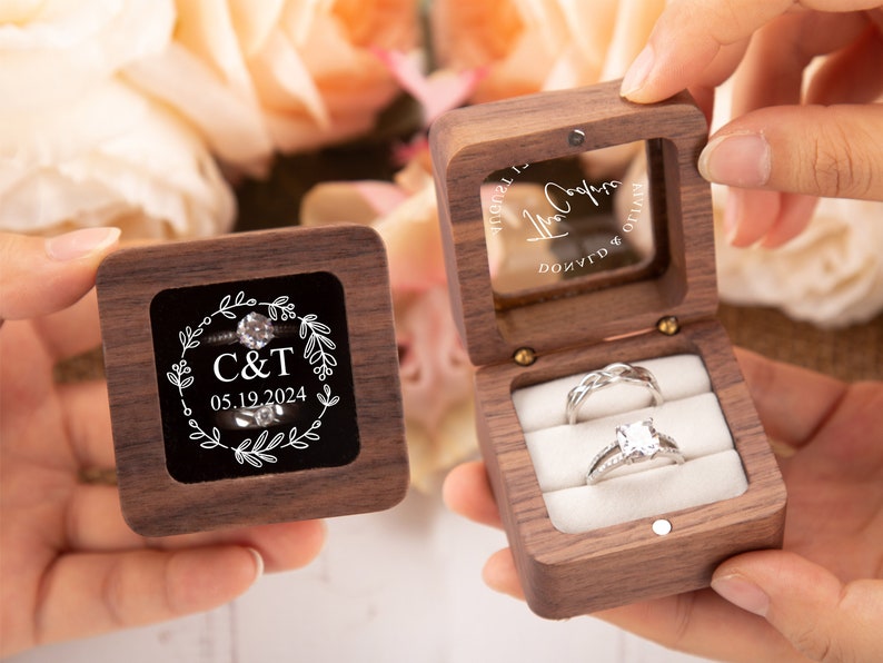 Caja de anillo de compromiso personalizada, caja de anillo de madera personalizada, caja portadora de anillo, caja de anillo doble para ceremonia de boda, caja de anillo de madera cuadrada imagen 1