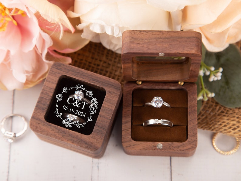 Caja de anillo de compromiso personalizada, caja de anillo de madera personalizada, caja portadora de anillo, caja de anillo doble para ceremonia de boda, caja de anillo de madera cuadrada imagen 9