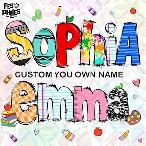 Op de afbeelding: Kleurrijke, gepersonaliseerde naamkunst met een schoolthema. De naam "Sophia" staat in grote, kleurrijke letters met verschillende schoolgerelateerde patronen en ontwerpen. De naam "Emma" staat eronder, ook in grote, kleurrijke letters. De achtergrond is wit met verschillende kleine schoolgerelateerde afbeeldingen.