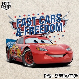 Divertente filmato del 4 luglio con un'auto in formato PNG, Maglietta per bambini con cartoni animati per il Giorno dell'Indipendenza in formato PNG, Design di magliette americane per ragazzi e ragazze, Auto da corsa patriottica degli Stati Uniti in formato PNG