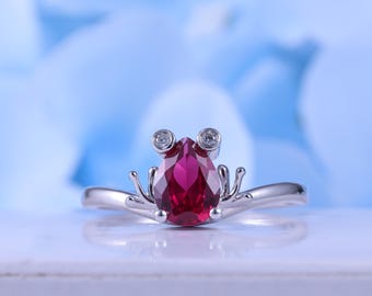 Pear cut Lab Grown Ruby Animal Ring Vintage Handmade Moissanite Statement Ring Dainty Gold Frog-shaped Ring for Best Friend Helloween Gift