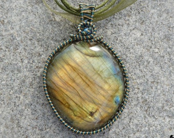 Golden Green Labradorite Pendant, Labradorite Pendant, Labradorite Necklace, Labradorite Jewelry