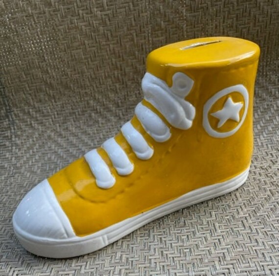 Vintage top yellow converse