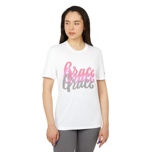 Grace adidas® Unisex Sport T-shirtPrezent dla dziewczyny, inspirujące prezenty, zabawny T-shirt, urocze koszulki, prezent dla blogera, pastelowy T-shirt