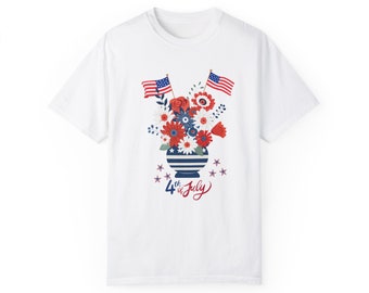 Camiseta del 4 de julio, bandera estadounidense con estampado floral, camiseta de colores suaves teñida en prenda, ideal para el verano, patriótica.