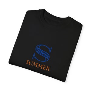 Camiseta de verano con inicial, unisex, teñida en prenda, colores cómodos, ideal para actividades al aire libre, clima cálido, elegante y sencilla. imagen 7