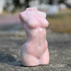 3.5&#39;&#39; 天然ピンクオパール女神、クリスタル女神彫刻、クォーツクリスタル、ホームデコレーション、クリスタルビューティー、クリスタルデコレーション、クリスタルギフト、レイキヒーリング