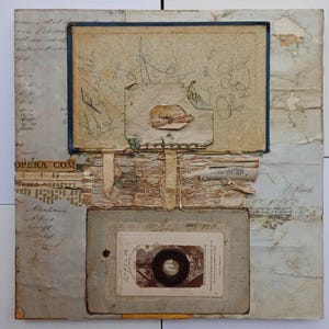 Arte collage originale, Fatto a mano, Tecnica mista, Carte vintage, Quadrato da 30 cm, Legno con culla