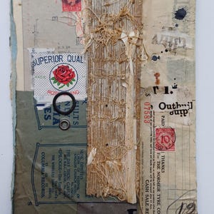 Arte de collage original, técnica mixta, papeles antiguos, portada de libro antiguo