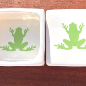 Frog Trinket Box, Square Frog Box, Frog Ring Box, Green Frog, white ceramic box, Nancy Lopez, 1976 Made in Japan, Pam Marker Inc 1970s VTG