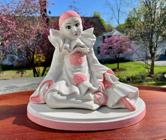 【メ1010-09】Clown Pierrot Ceramic Clown With Platform Base 1985, Pink and White