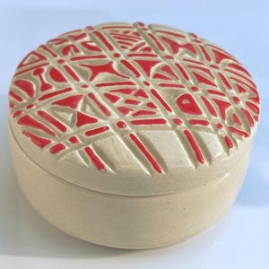 Brutalist Trinket Box, C VERDE 1954, Dresser Box, Oatmeal, Coral wash. Scored Overlay, Oatmeal ceramic, MCM, Mid century, 2 piece Rare Box
