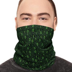 Binary Code Pattern Winter Neck Gaiter | Green 0s and 1s Tech Print Bild 2