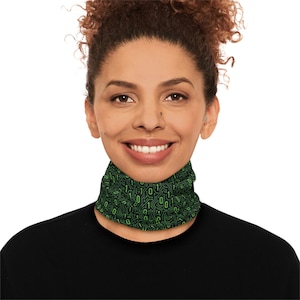 Binary Code Pattern Winter Neck Gaiter | Green 0s and 1s Tech Print Bild 8