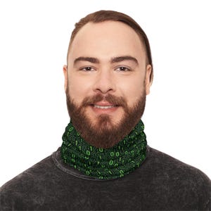 Binary Code Pattern Winter Neck Gaiter | Green 0s and 1s Tech Print Bild 12
