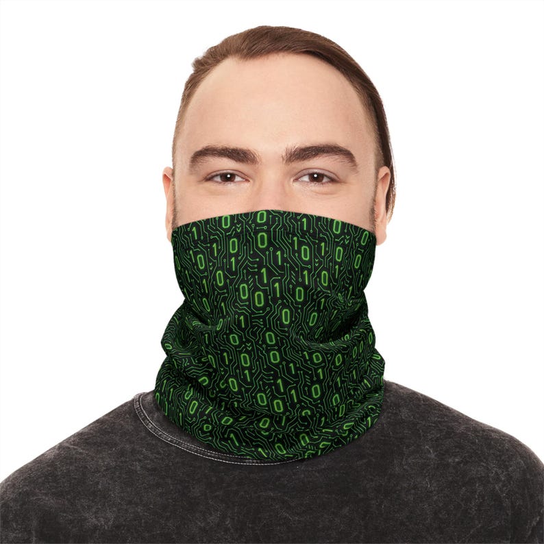 Binary Code Pattern Winter Neck Gaiter | Green 0s and 1s Tech Print Bild 2