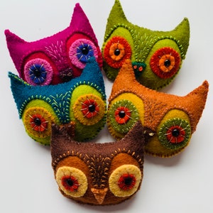 Felt Owl Brooch Pin Pattern and Tutorial including video tutorial. image 1