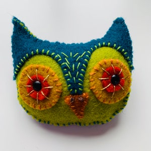 Felt Owl Brooch Pin Pattern and Tutorial including video tutorial. image 5