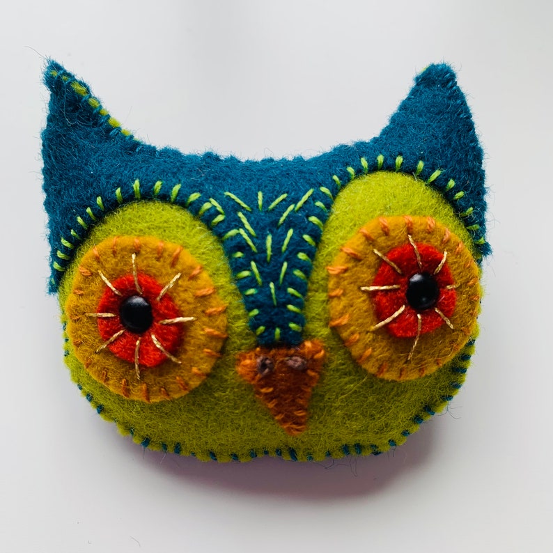 Felt Owl Brooch Pin Pattern and Tutorial including video tutorial. image 5