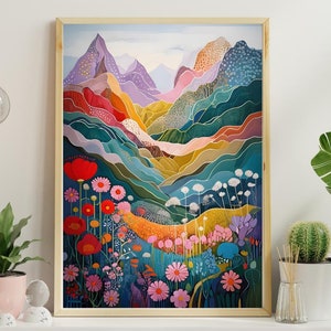 Könnte beinhalten: Ein farbenfrohes abstraktes Gemälde einer Bergkette mit einem Feld voller Blumen im Vordergrund. Die Berge sind in Blautönen, Grün, Gelb, Orange und Rot gemalt. Die Blumen sind rosa, rot und weiß.