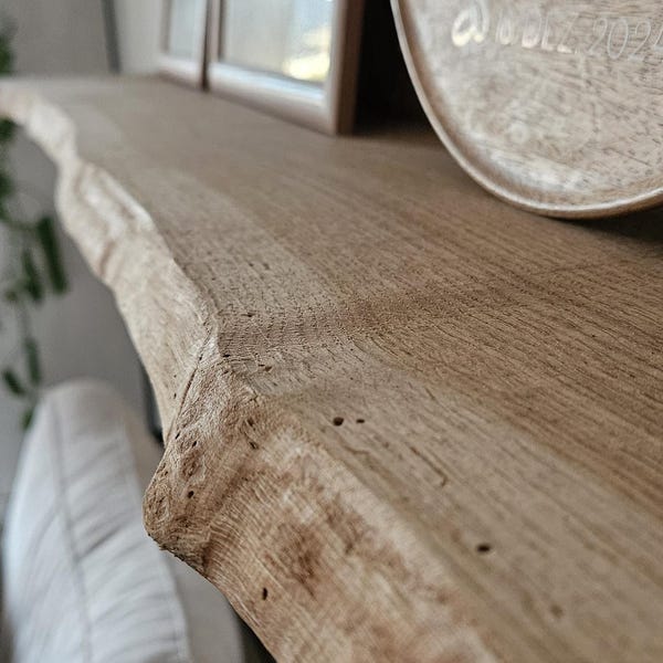 Oak wall shelf with natural edge – floating wooden shelf – solid oak – live edge shelf – minimalist – handmade