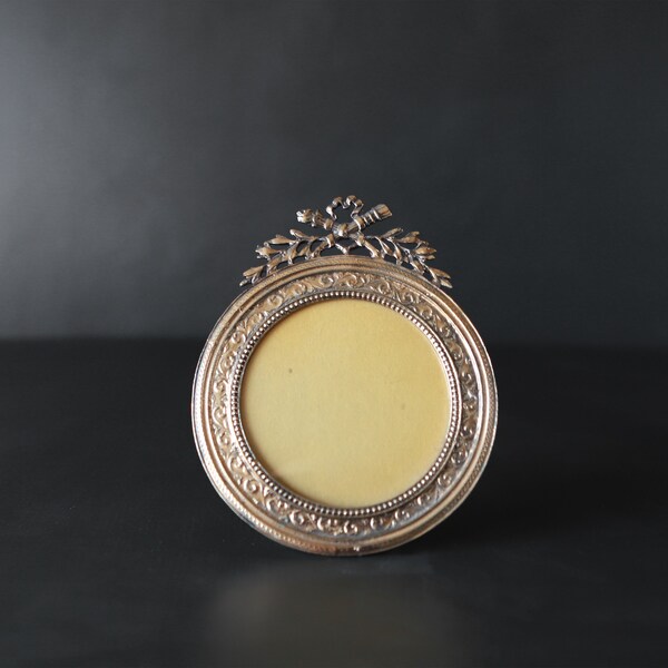 Art Nouveau Photo Frame Vintage Small Ornate Oval Picture Holder Nightstand Miniature Entryway Decor